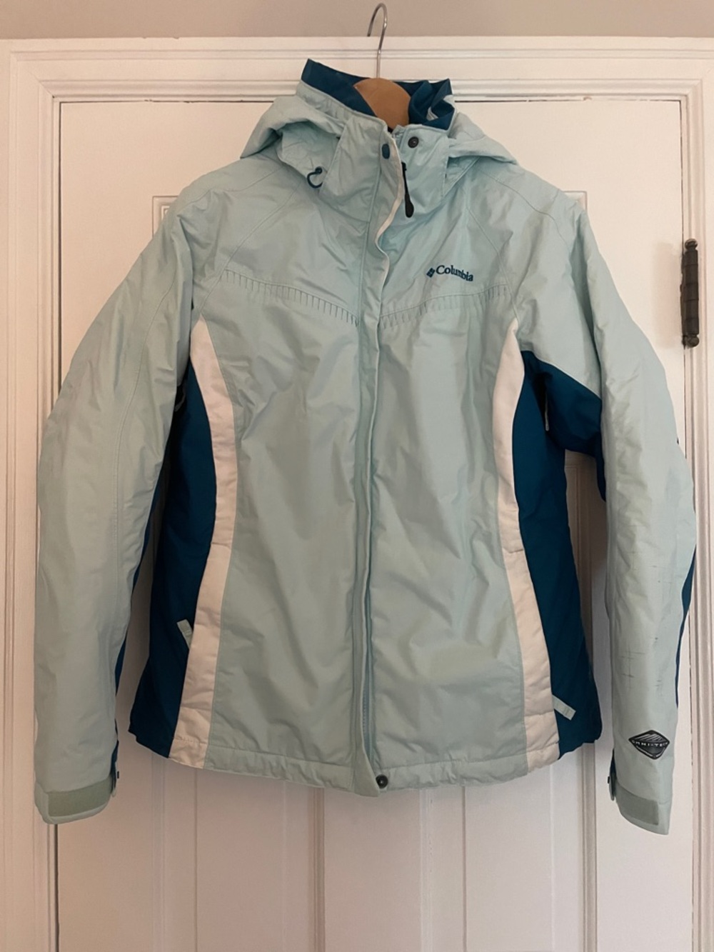 Columbia Women's Light Aqua 2-in-1 Ski Jacket with Teal and White Accents